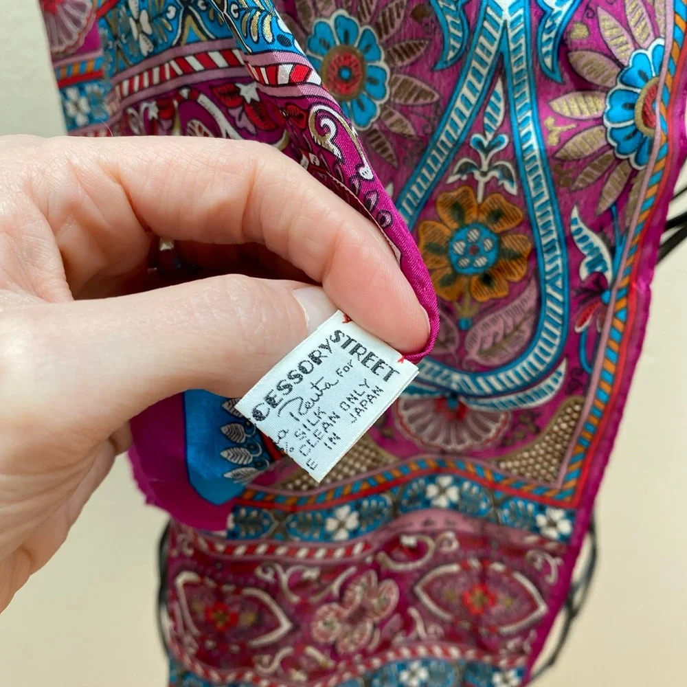 SOLD 🤩 Vntg Oscar de la Renta Silk Floral Scarf - Picture 11 of 11